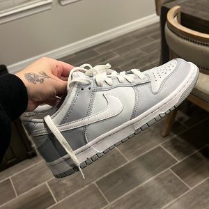 Grey/white Nike dunks